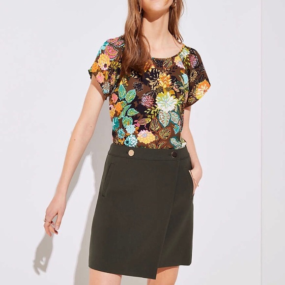 LOFT Dresses & Skirts - LOFT Wrap skirt w/ pockets